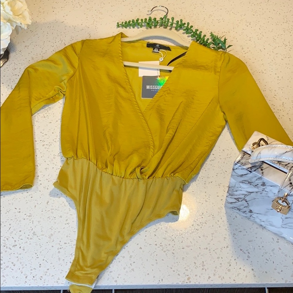 Satin, long sleeve bodysuit 💛 - Picture 3 of 4